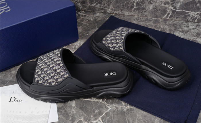 DO DESIGNER SLIPPERS