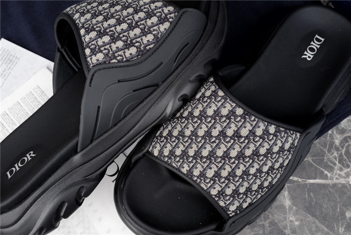 DO DESIGNER SLIPPERS