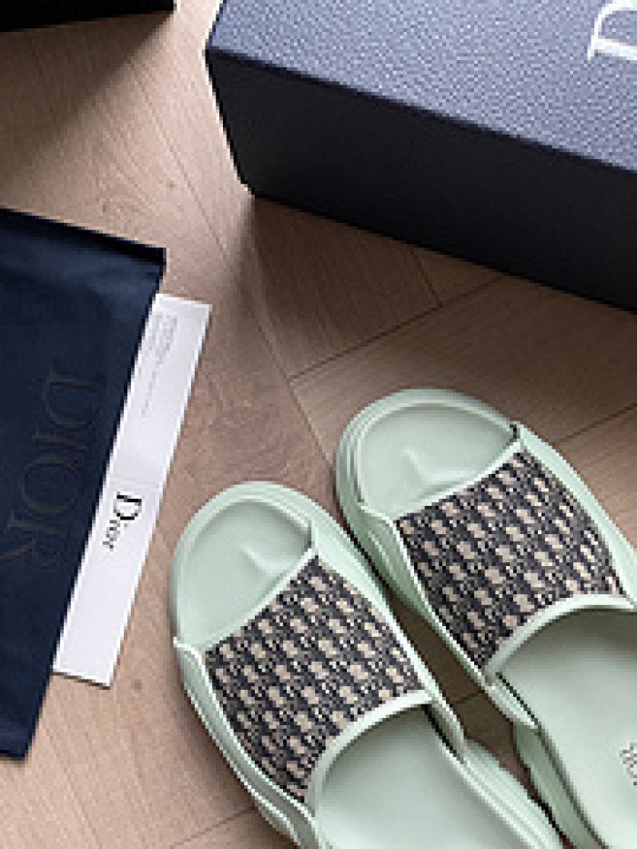 DO DESIGNER SLIPPERS