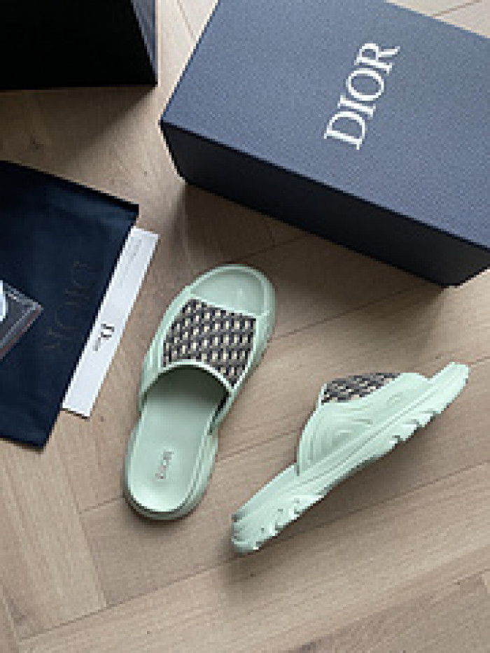 DO DESIGNER SLIPPERS