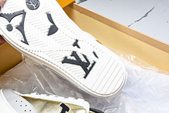 L&V SNEAKERS