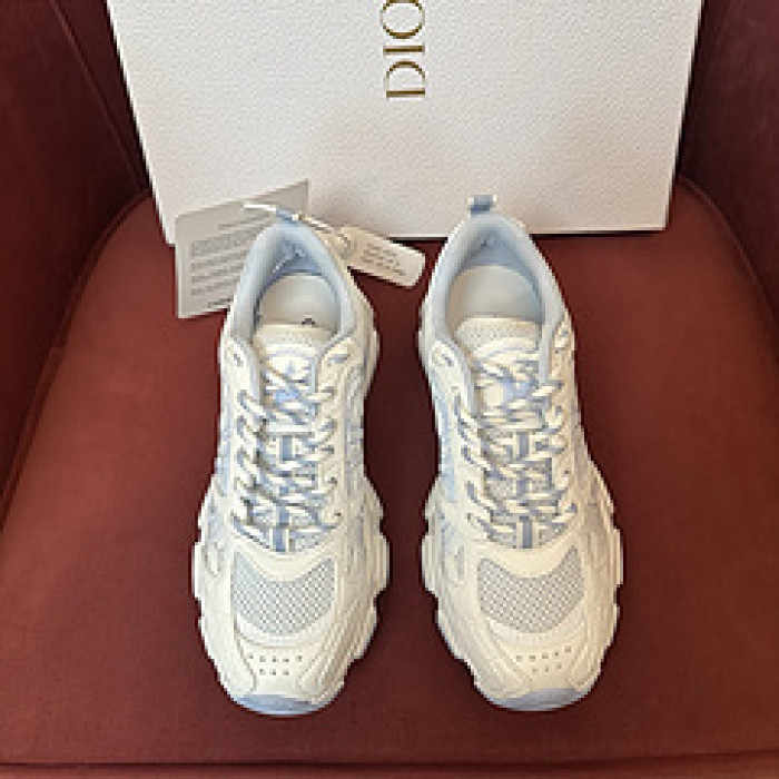 D designer sneaker