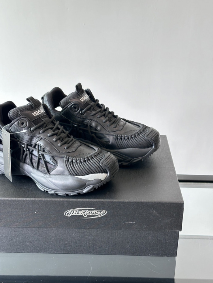 VER DESIGNER SNEAKERS