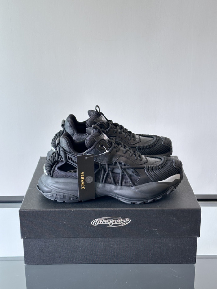 VER DESIGNER SNEAKERS