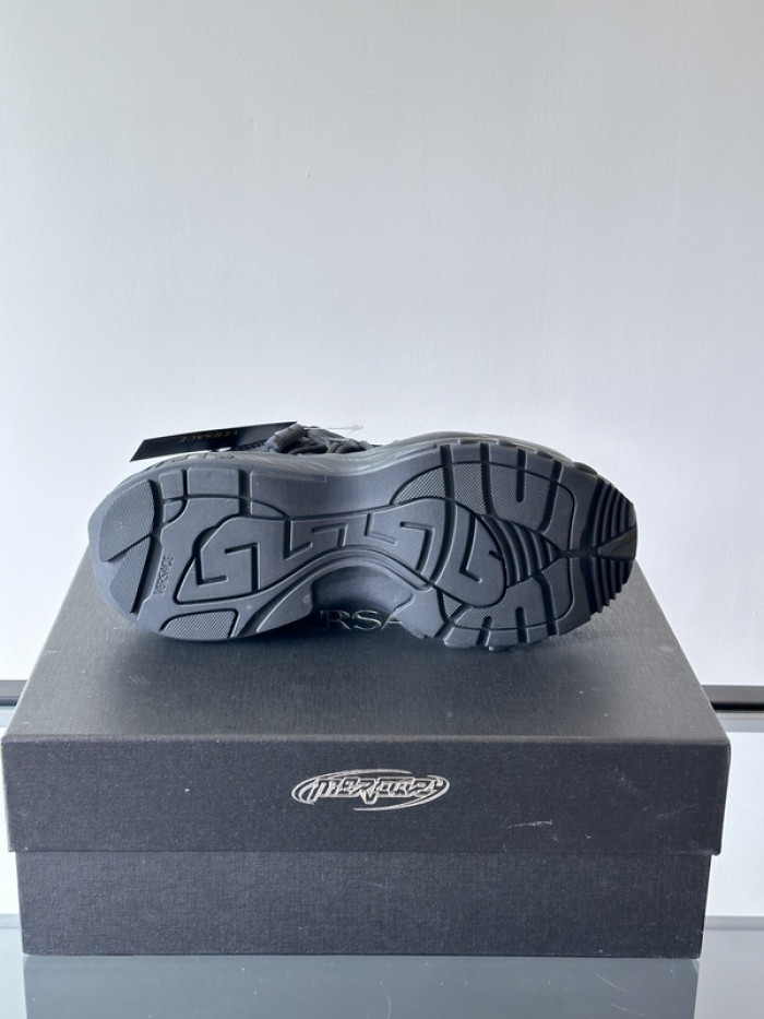 VER DESIGNER SNEAKERS