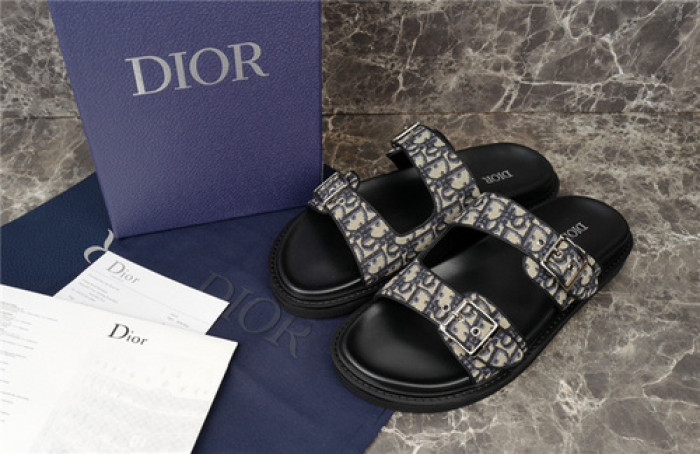 DO DESIGNER SLIPPERS