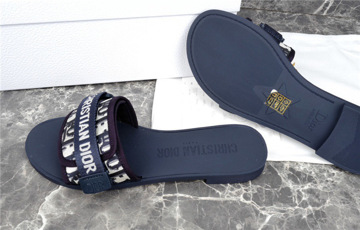 DO DESIGNER SLIPPERS