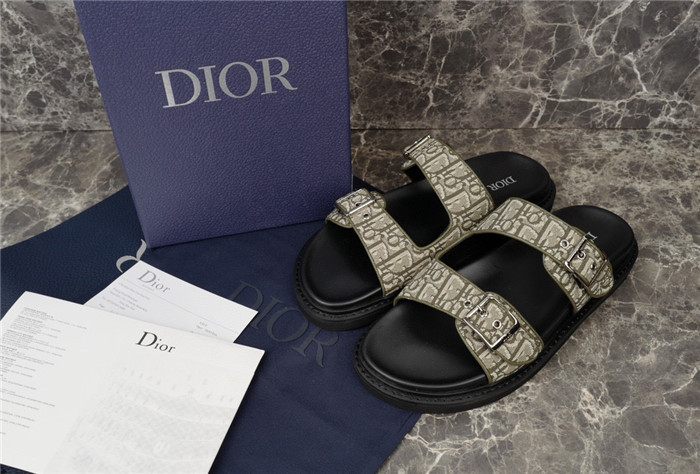 DO DESIGNER SLIPPERS