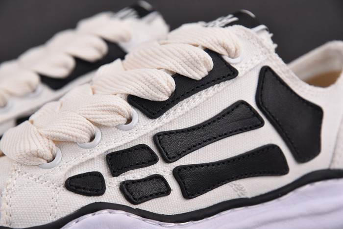 AM1R1 SNEAKERS