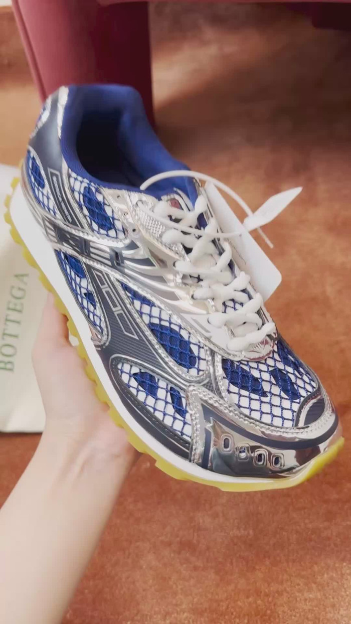 b0tte*a Ven*ta sneaker