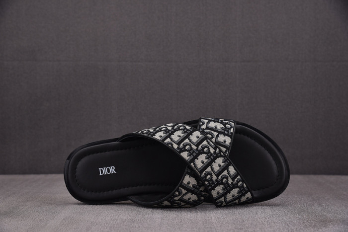 DO DESIGNER SLIPPERS
