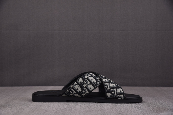 DO DESIGNER SLIPPERS
