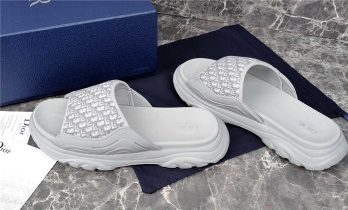 DO DESIGNER SLIPPERS