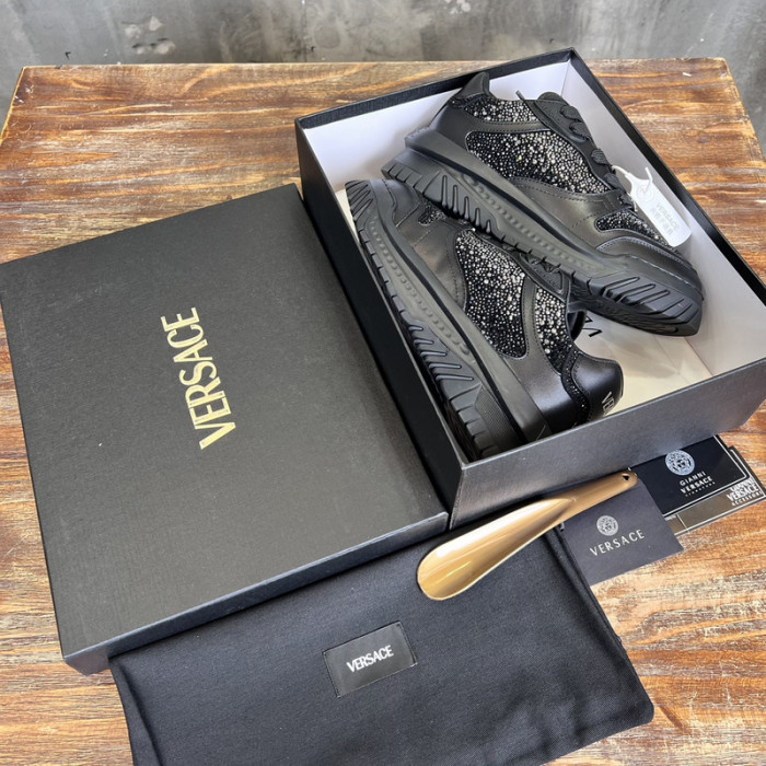 VER DESIGNER SNEAKERS