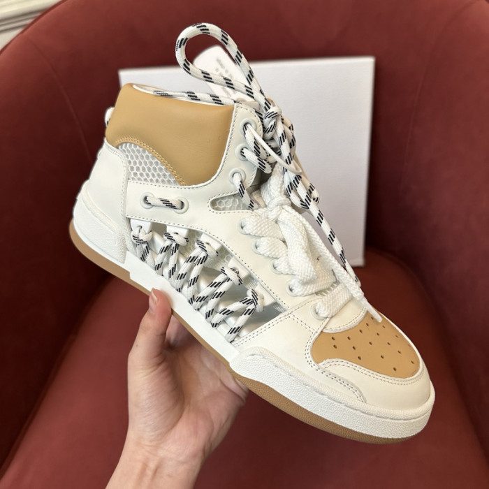 D designer sneaker