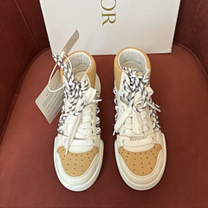 D designer sneaker