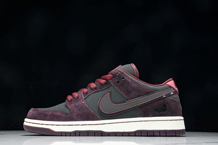 Riot Skateshop x Nike SB Dunk Low 2025  FZ1289-200