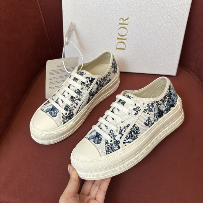 D designer sneaker