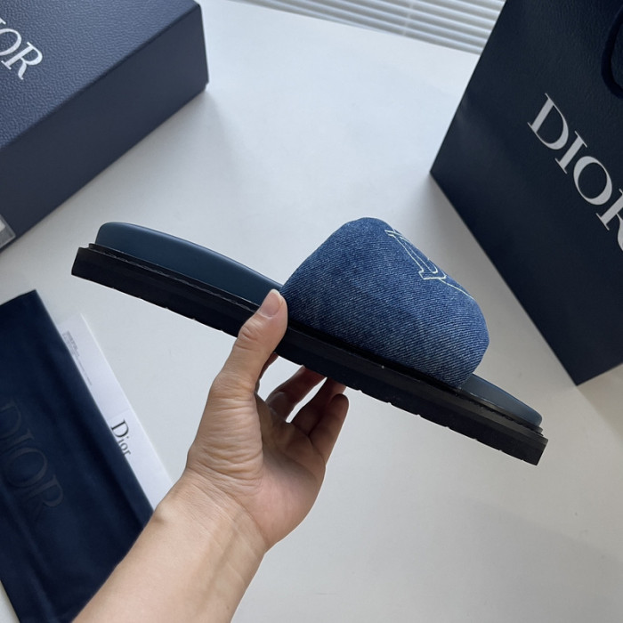 DO DESIGNER SLIPPERS