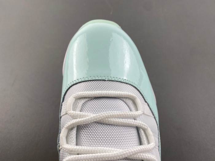 Air Jordan 11 Low “Igloo” AH7860-103