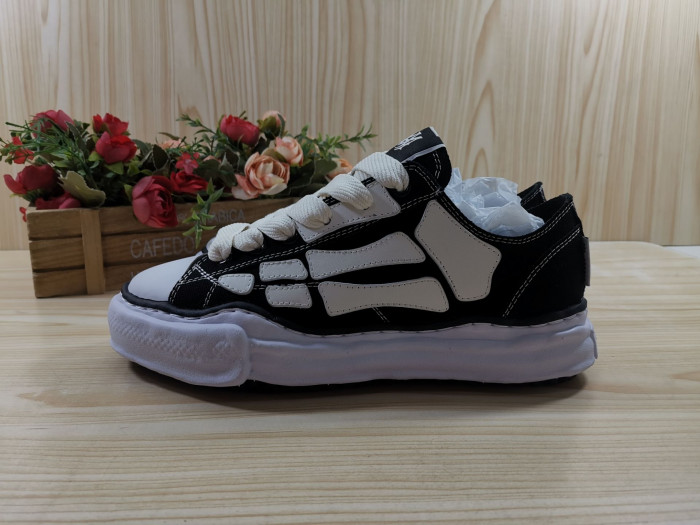 AM1R1 SNEAKERS
