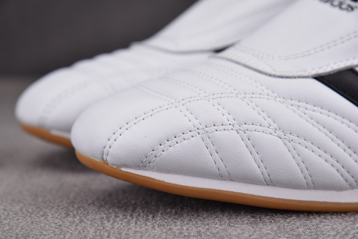 AD Taekwondo White Black  JQ4774