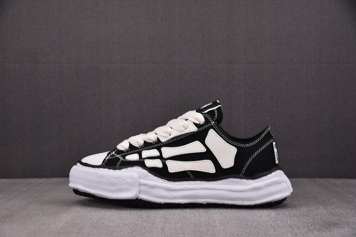 AM1R1 SNEAKERS