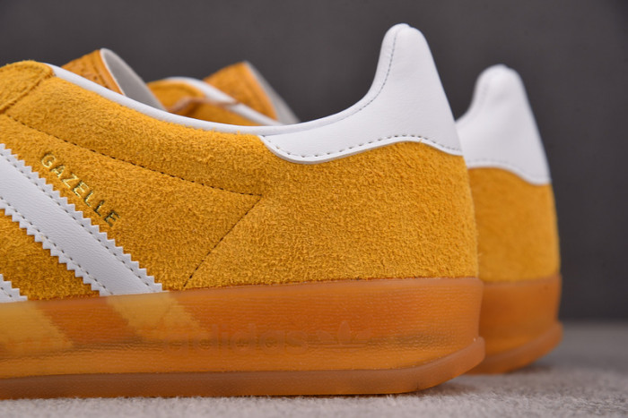 Ad Gazelle Indoor Orange Peel White  HQ8716