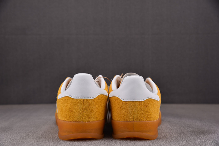 Ad Gazelle Indoor Orange Peel White  HQ8716