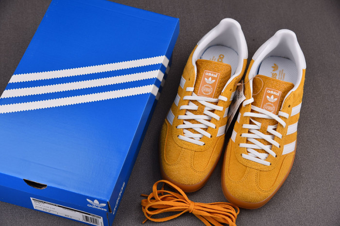 Ad Gazelle Indoor Orange Peel White  HQ8716
