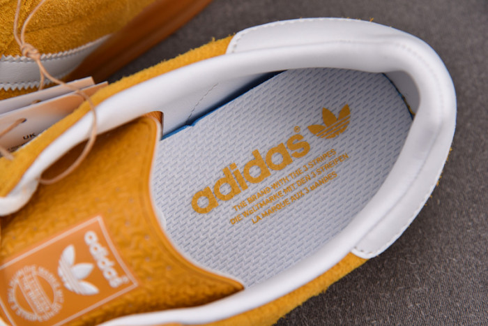 Ad Gazelle Indoor Orange Peel White  HQ8716