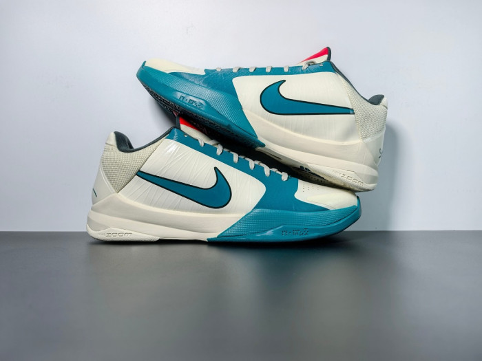 Caitlin Clark x Kobe 5 Protro "Coconut Milk" IZ1852-100